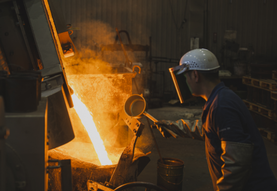 城田鋳工 作業職員 写真
